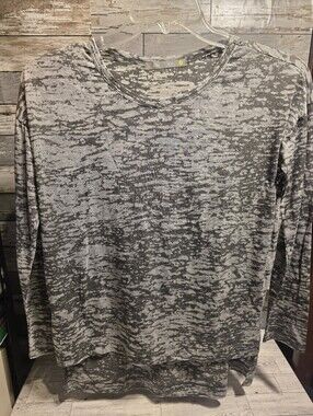 Women’s Long-Sleeve Marbled Gray Tee